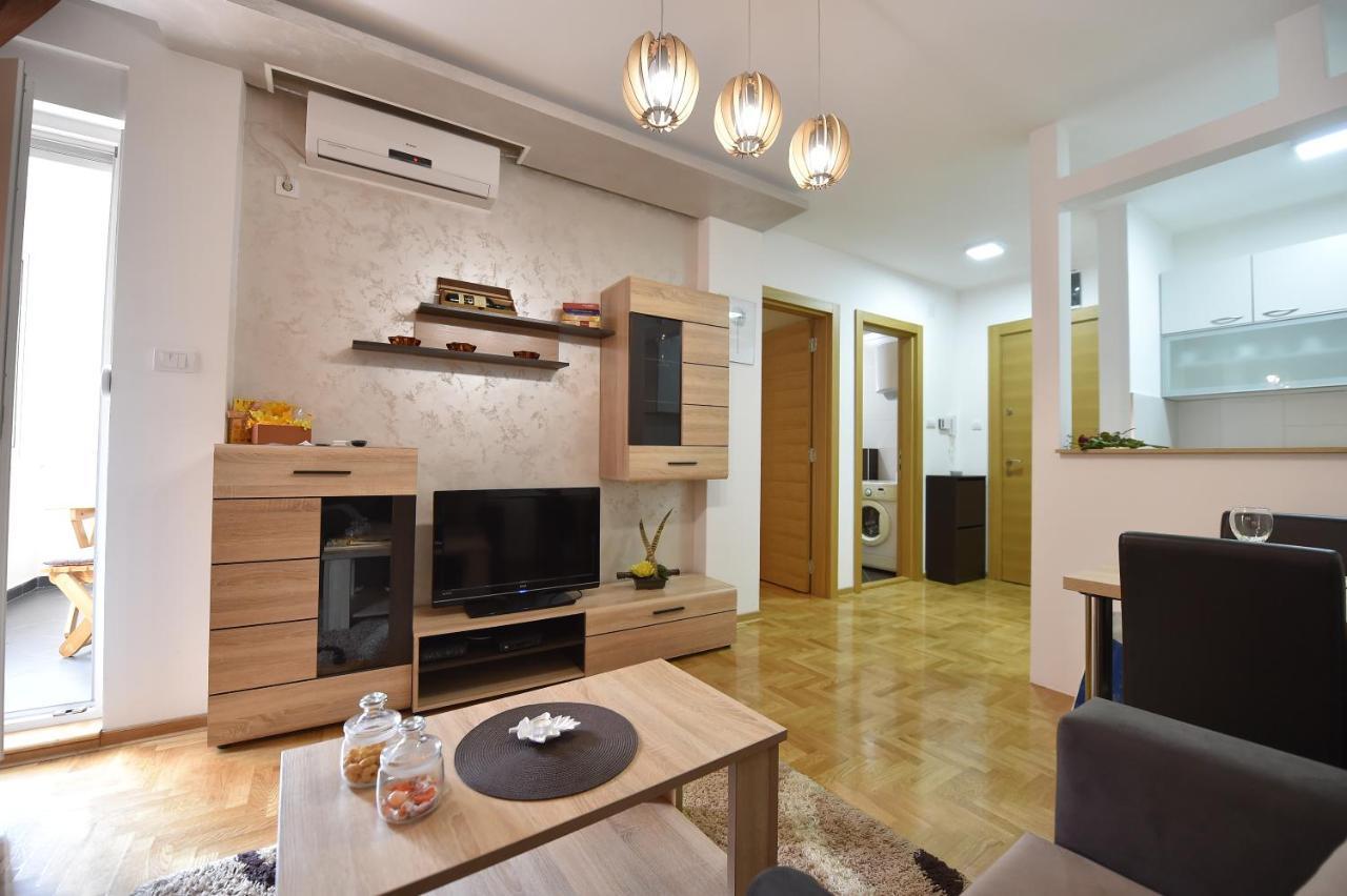 Apartment Sinisa With Garage Novi Sad Bagian luar foto