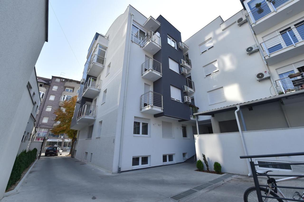 Apartment Sinisa With Garage Novi Sad Bagian luar foto