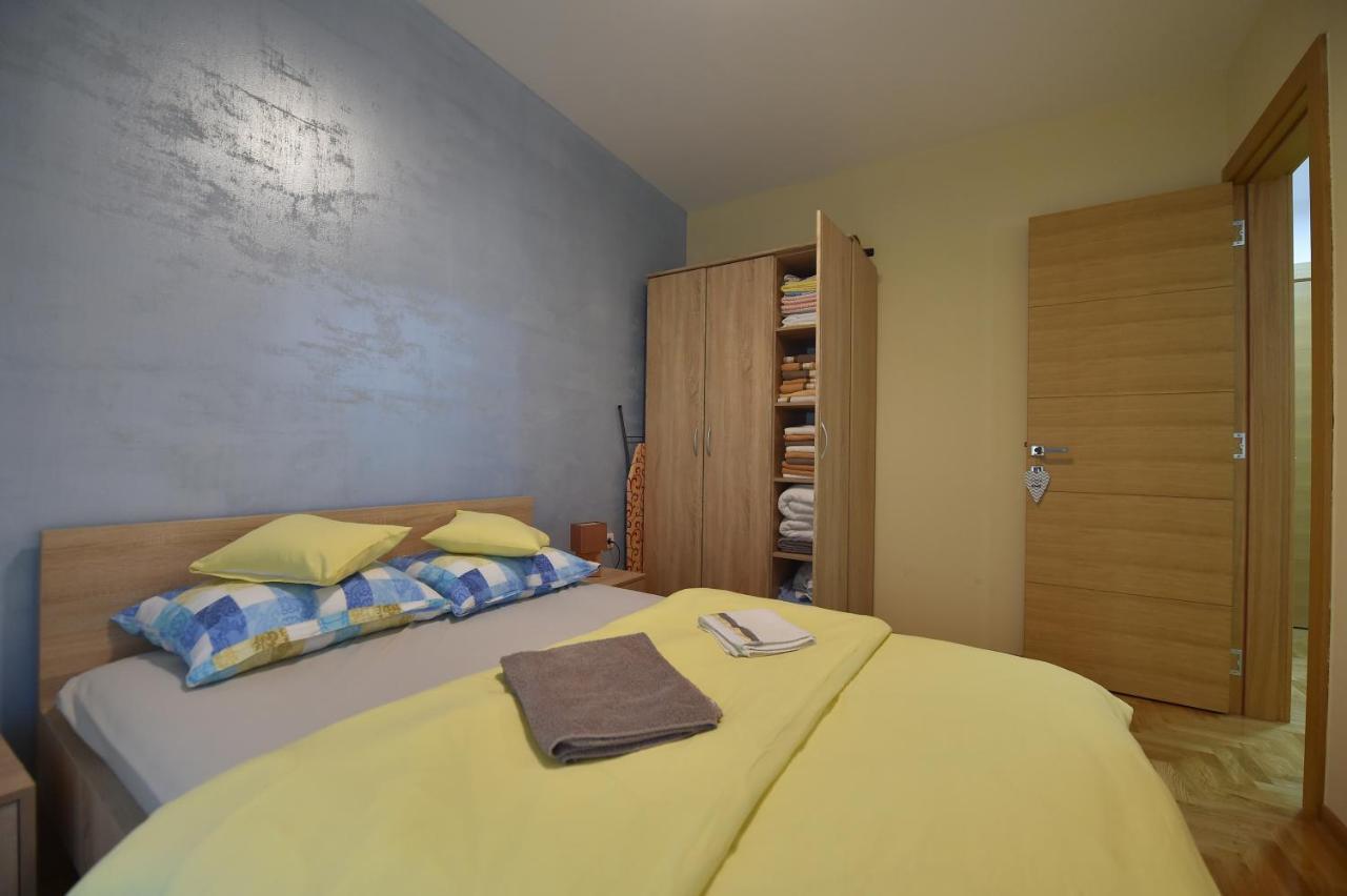 Apartment Sinisa With Garage Novi Sad Bagian luar foto