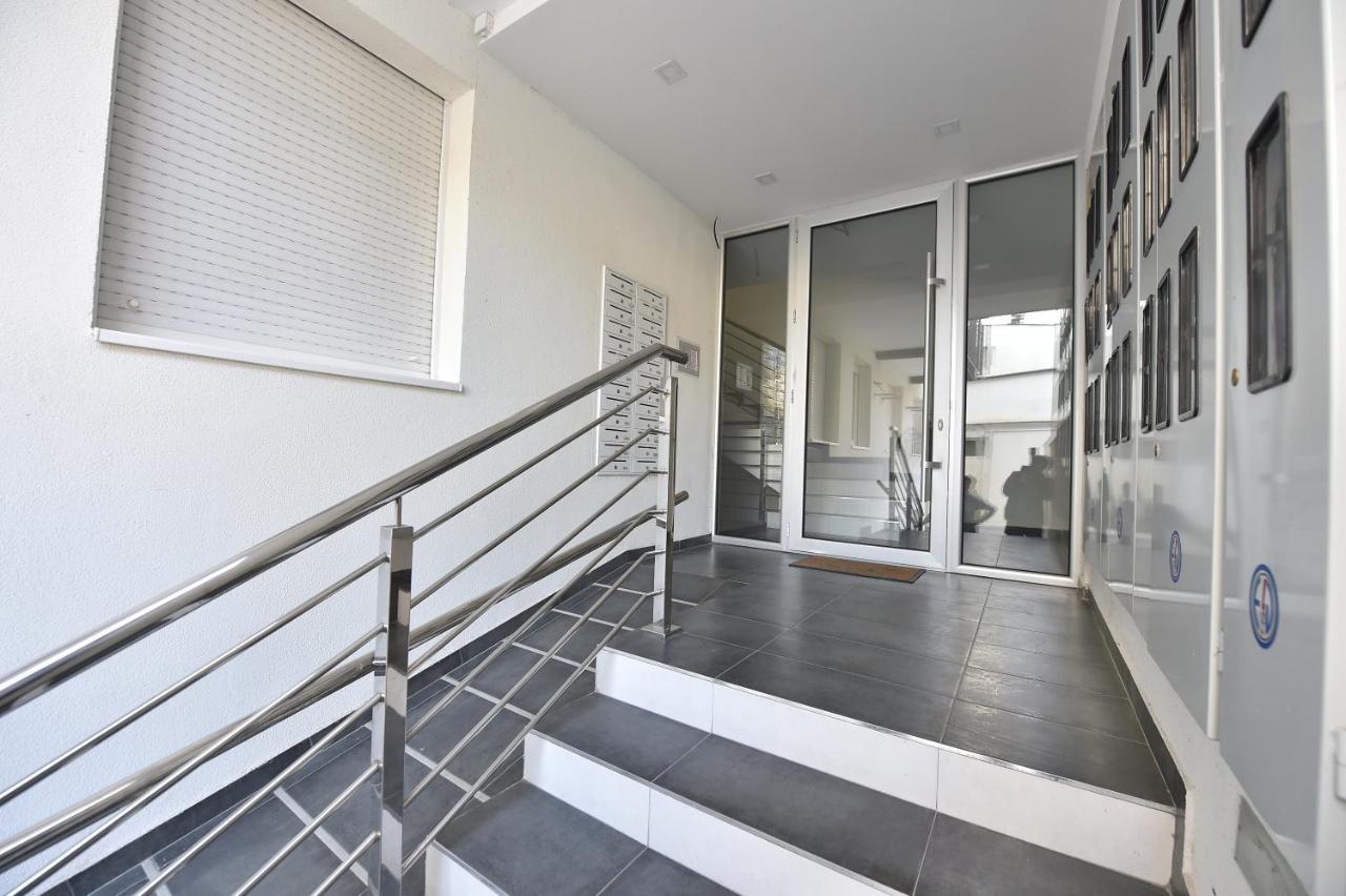 Apartment Sinisa With Garage Novi Sad Bagian luar foto