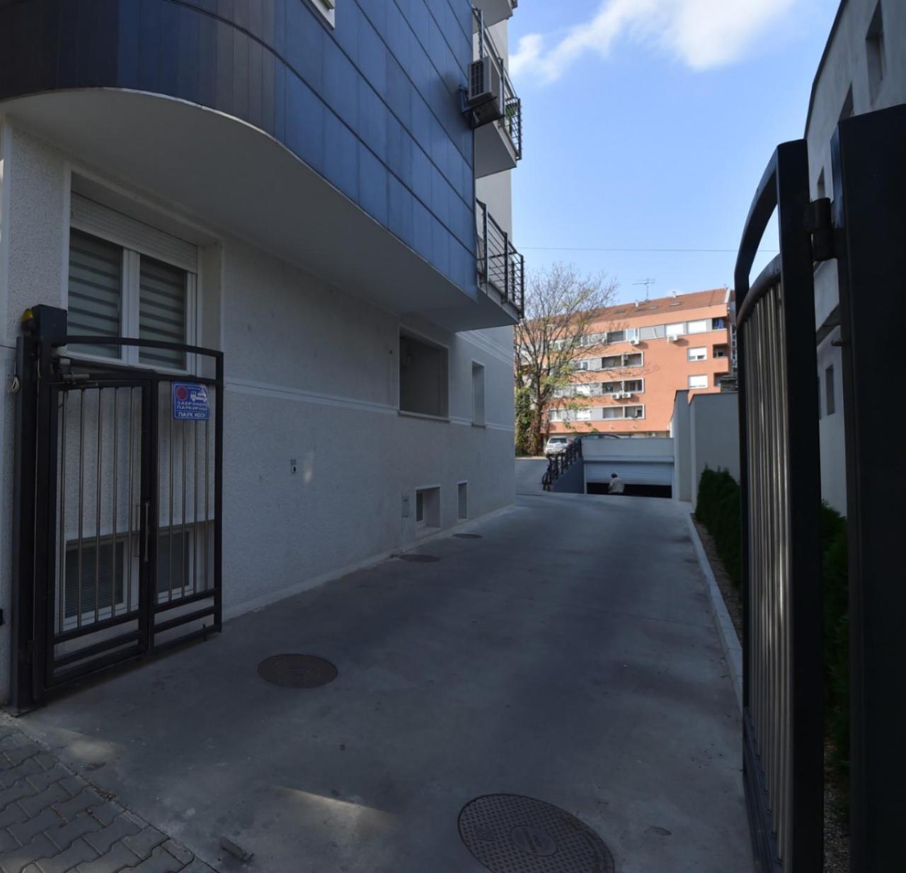 Apartment Sinisa With Garage Novi Sad Bagian luar foto